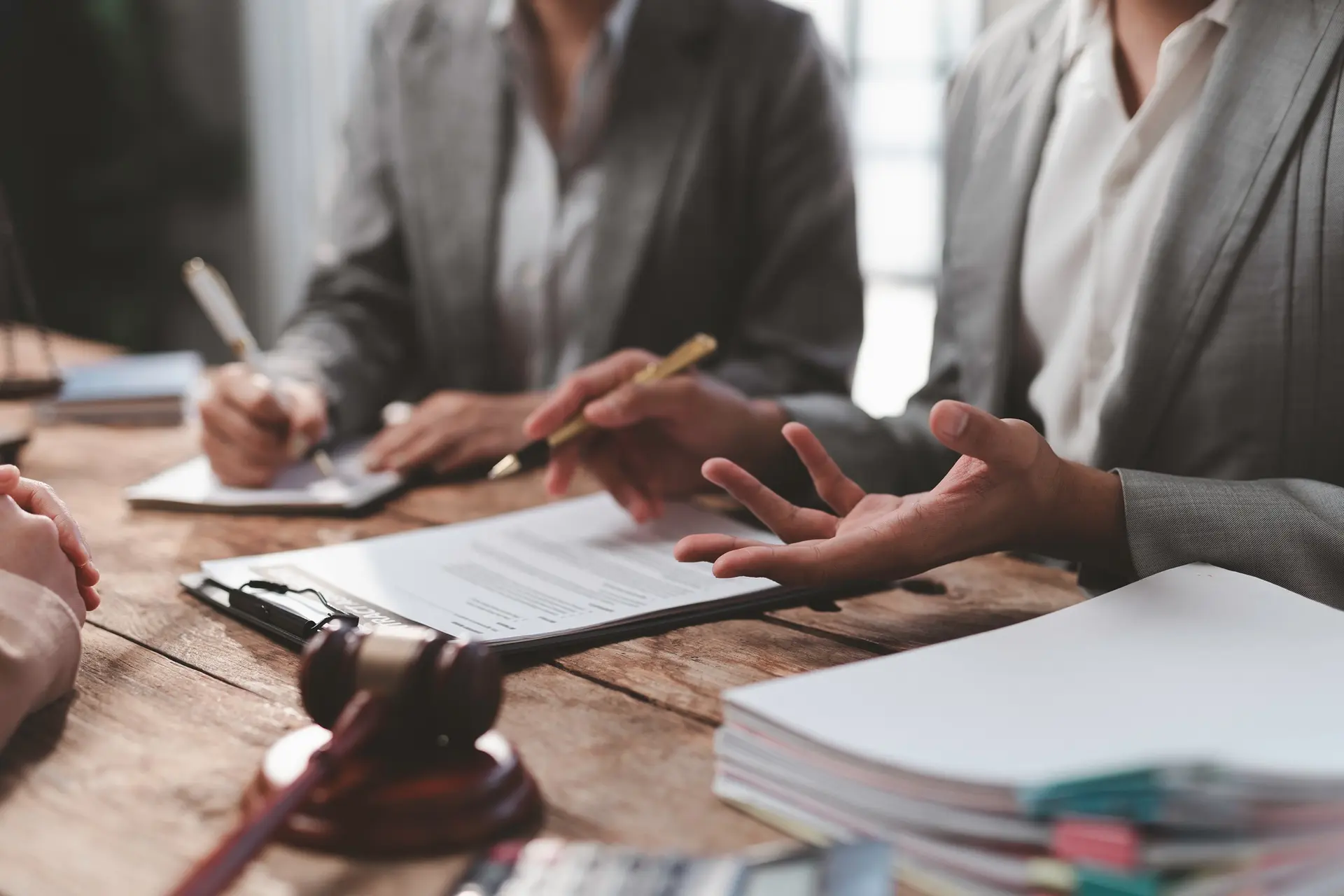 Representing clients in proceedings before the courts and tribunals concerning commercial sales and supply contracts. Handling disputes relating to the formation of contracts, the interpretation of contractual provisions and the obligations of the parties.