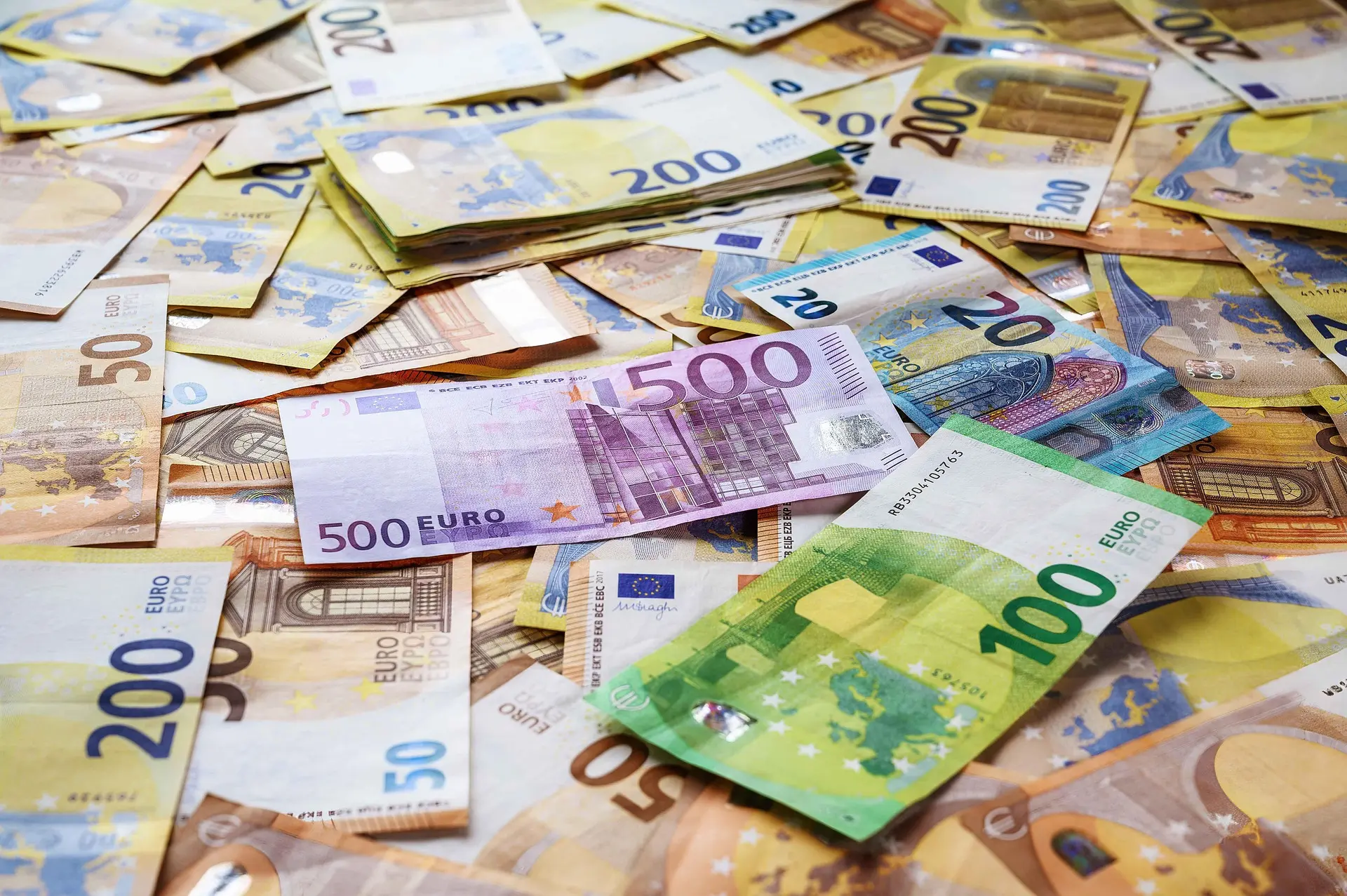 Can drawing on a bank guarantee from an insolvent debtor be prevented, or is it a waste of money?