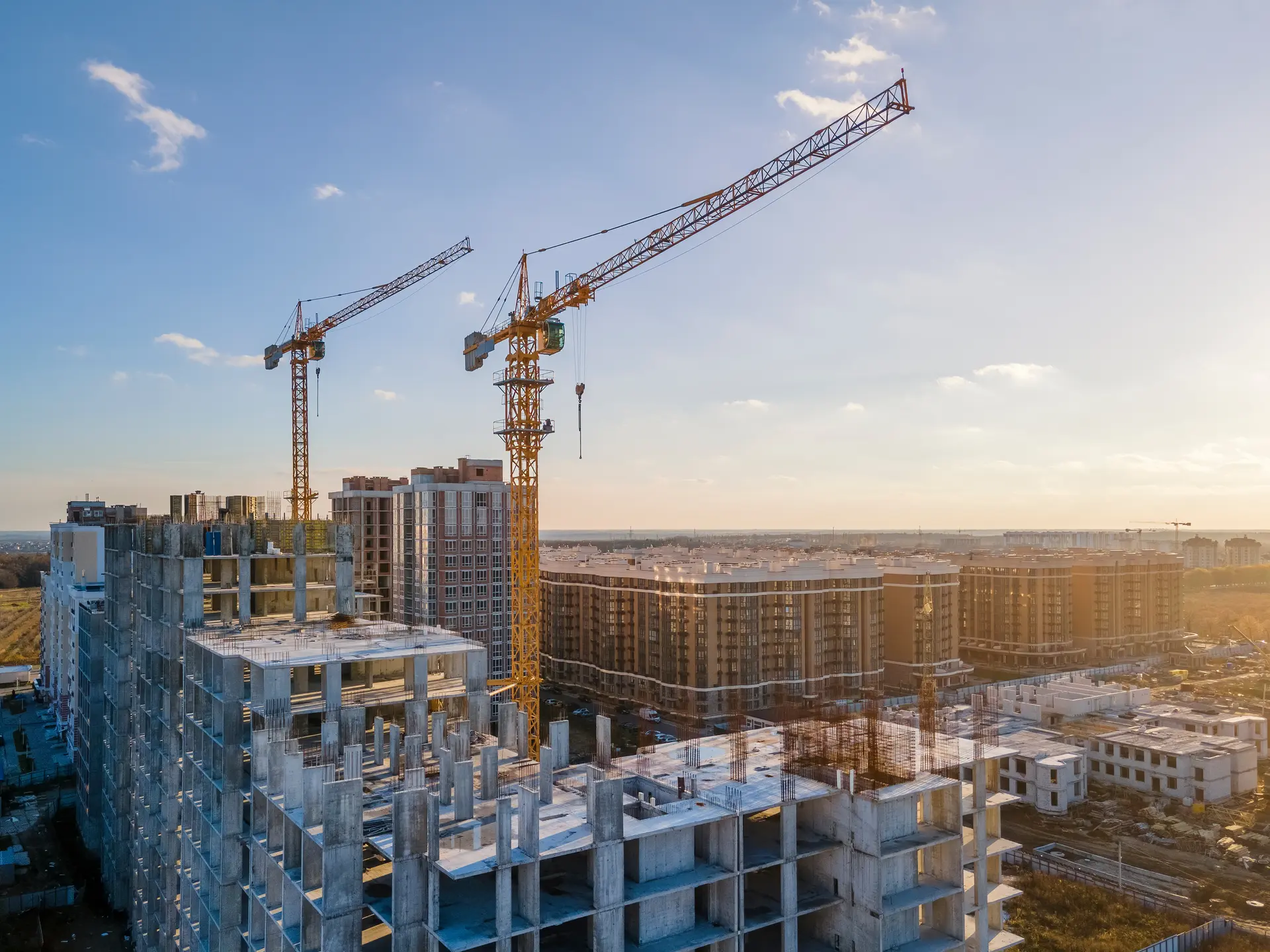 Advising real estate investor Vastwas on various transactions, such as the sale of development projects and the acquisition of portfolios containing large numbers of residential properties