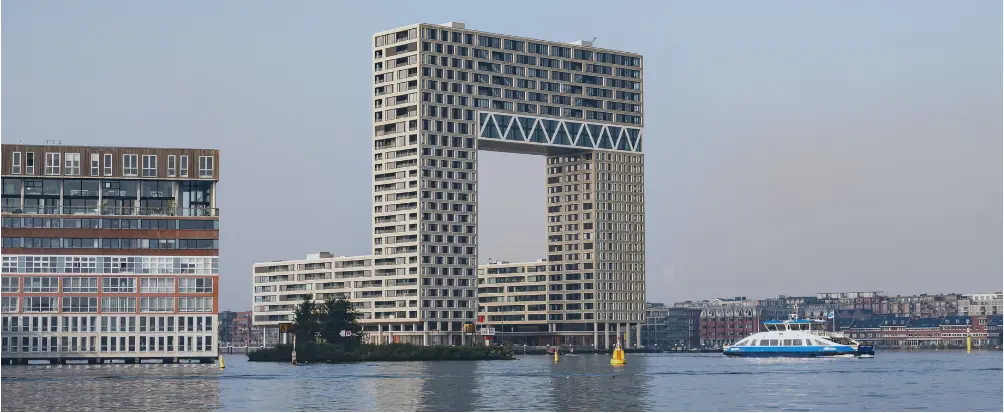 Advising real estate investor Nedstede Group on the acquisition and leasing of three commercial spaces in the Pontsteiger building in Amsterdam's Houthavens